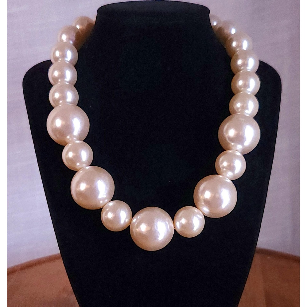 Vintage Large Faux Pearl Statement Necklace Graduated Cream Beads 18"